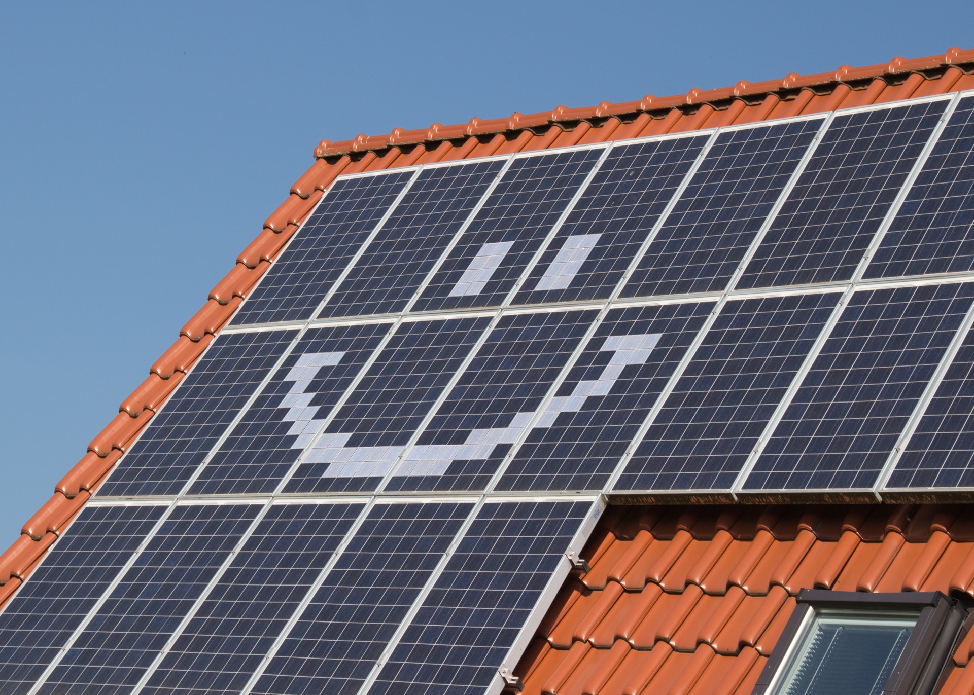 Solarmodule mit Smiley-Muster | Photovoltaik Reutlingen